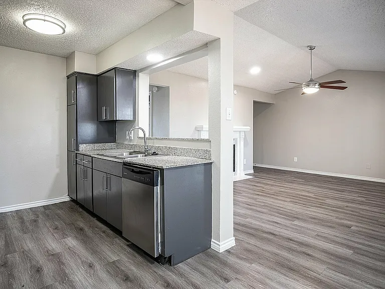 Lavish - Kitchen