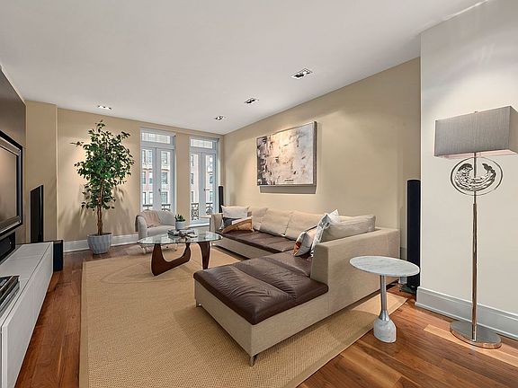 2nd image of 305 W 72nd St APT 4A