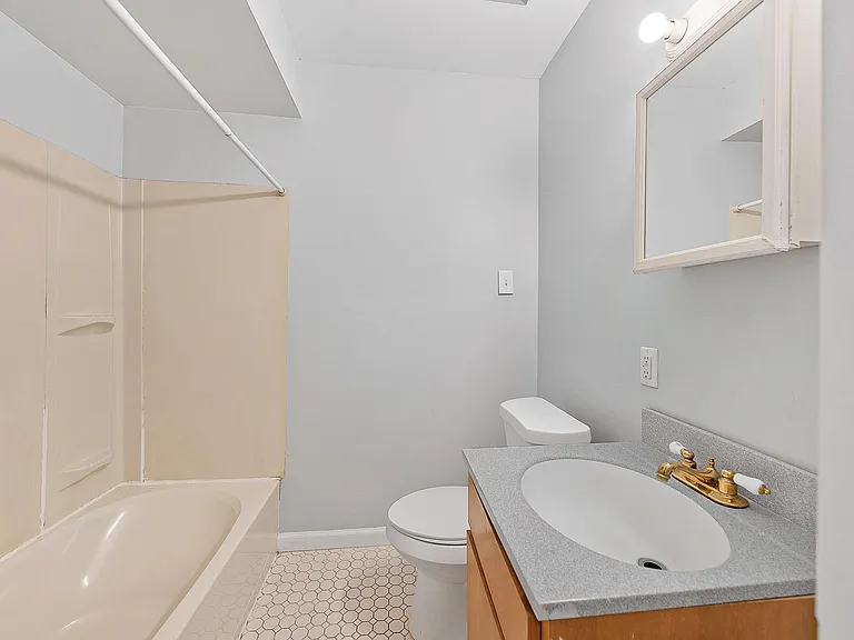 15860 Lexington St — Photo 18