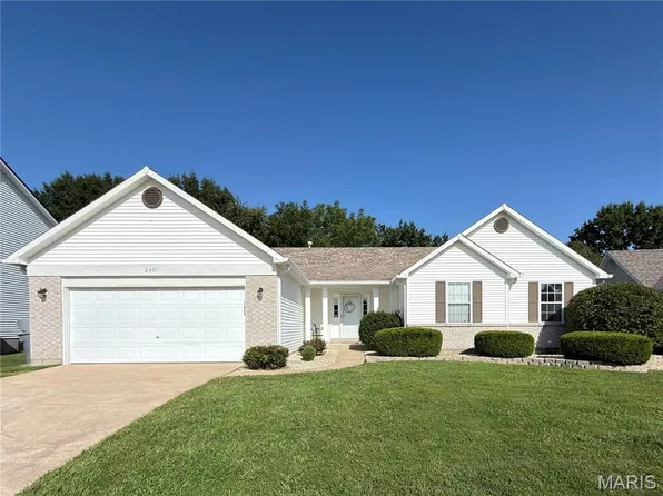240 Cherrywood Parc Dr, O'Fallon, MO 63368