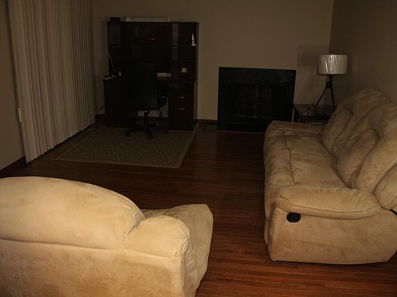 Office room - Wooden floor and firepllace