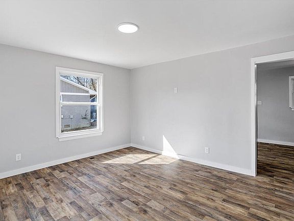 5th image of 1905 Capps St