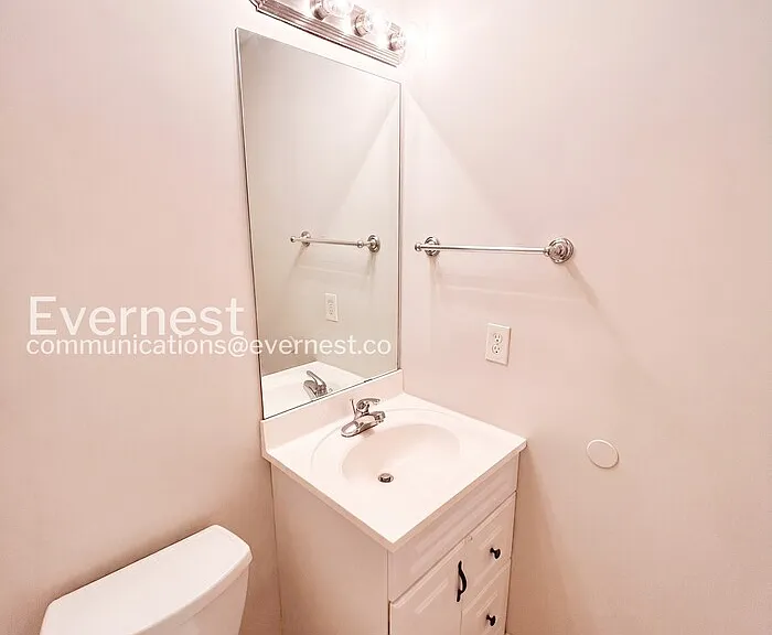 701 Vineland Ct — Photo 16