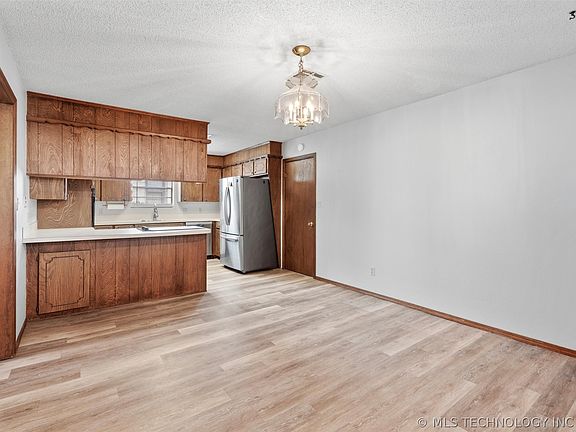 5th image of 3812 Fairview Rd