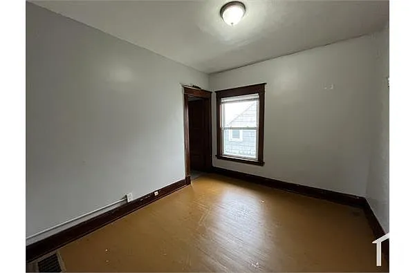 340 Parker Ave photo 1