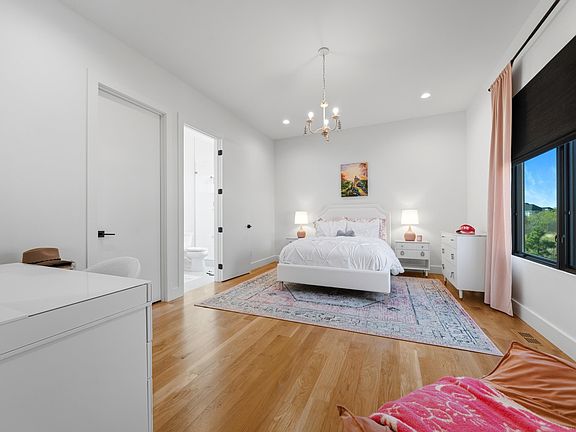 5th image of 20 Waterview Garden Ln