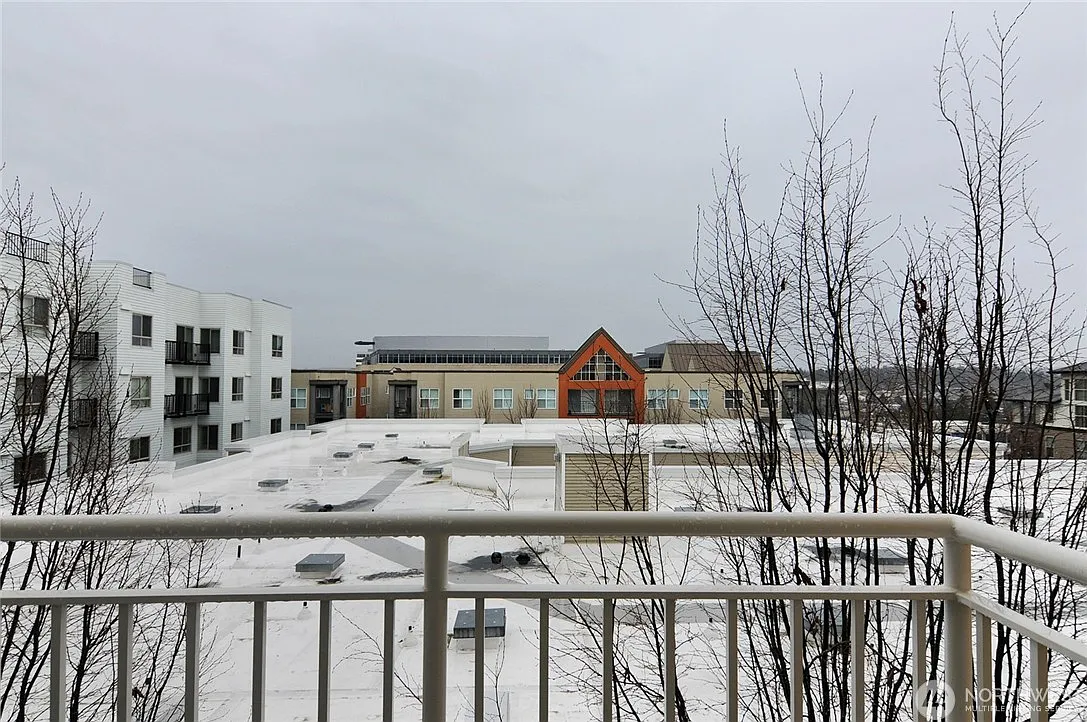 1 bed, 807 sqft, $2,395 — Photo 4