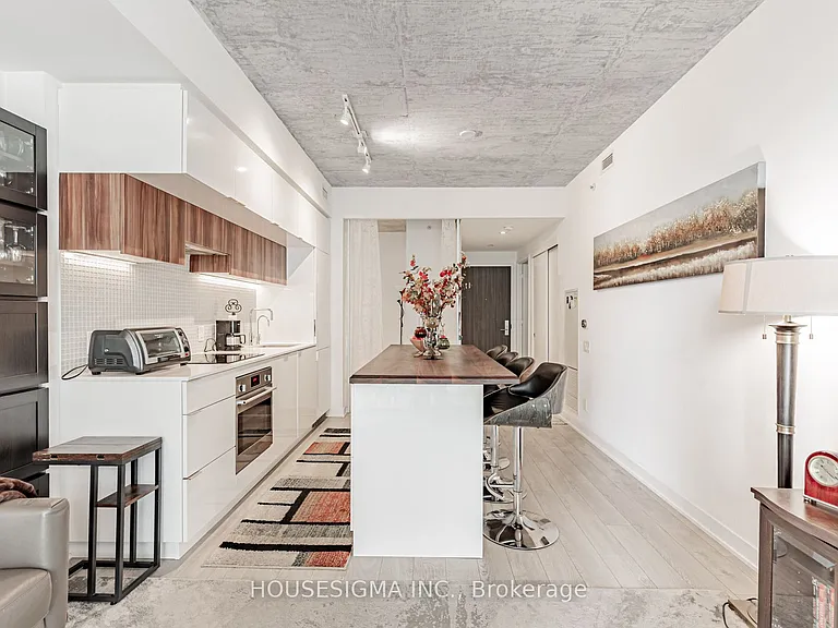185 Roehampton Ave #1201 — Photo 5