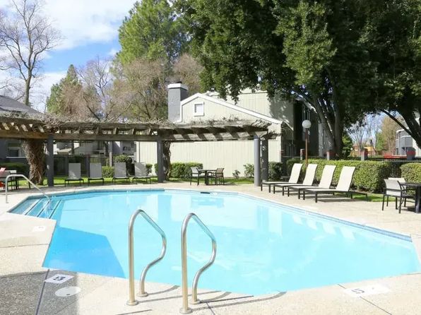 Ellington Apartments | 4849 El Cemonte Ave, Davis, CA