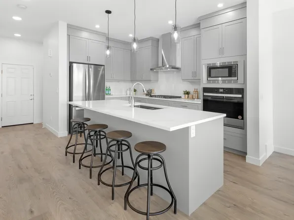 713 Payipwat Cmn SW, Edmonton, AB T6W 5K8