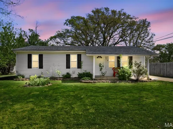 879 Twin Oak Dr, Hillsboro, MO 63050