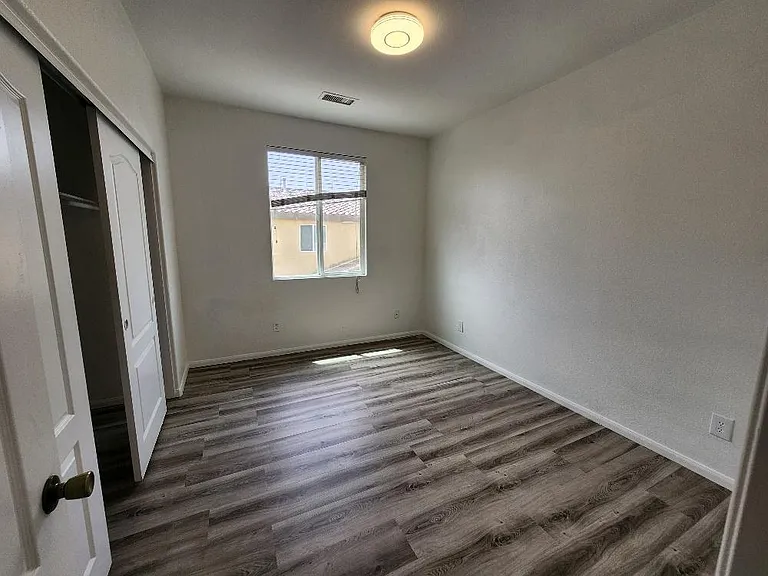 593 Hyacinth Rd — Photo 17