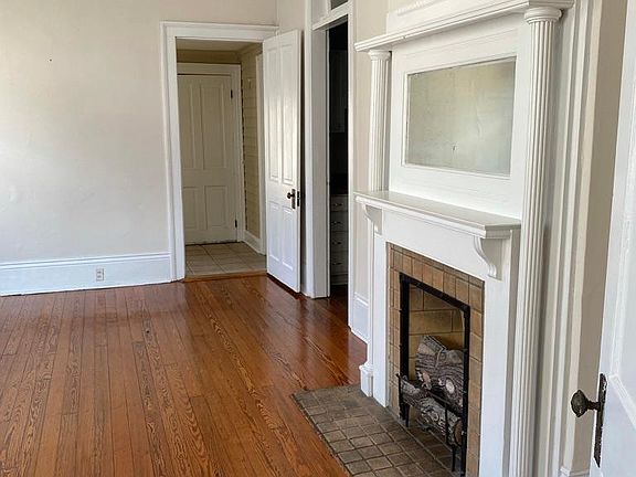 living room/den