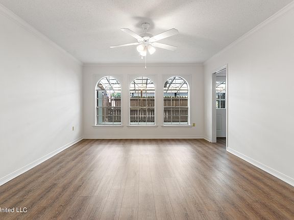 4th image of 8 Independence Dr #8