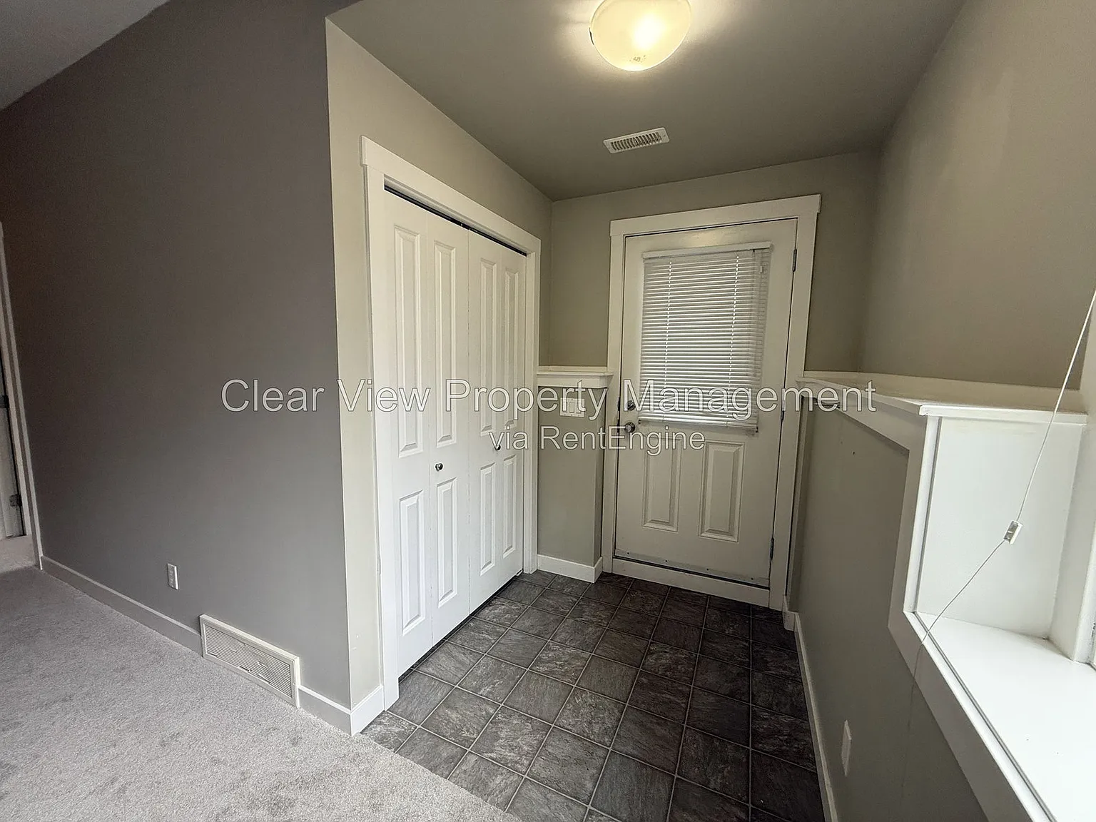 300 Marina Dr — Photo 3