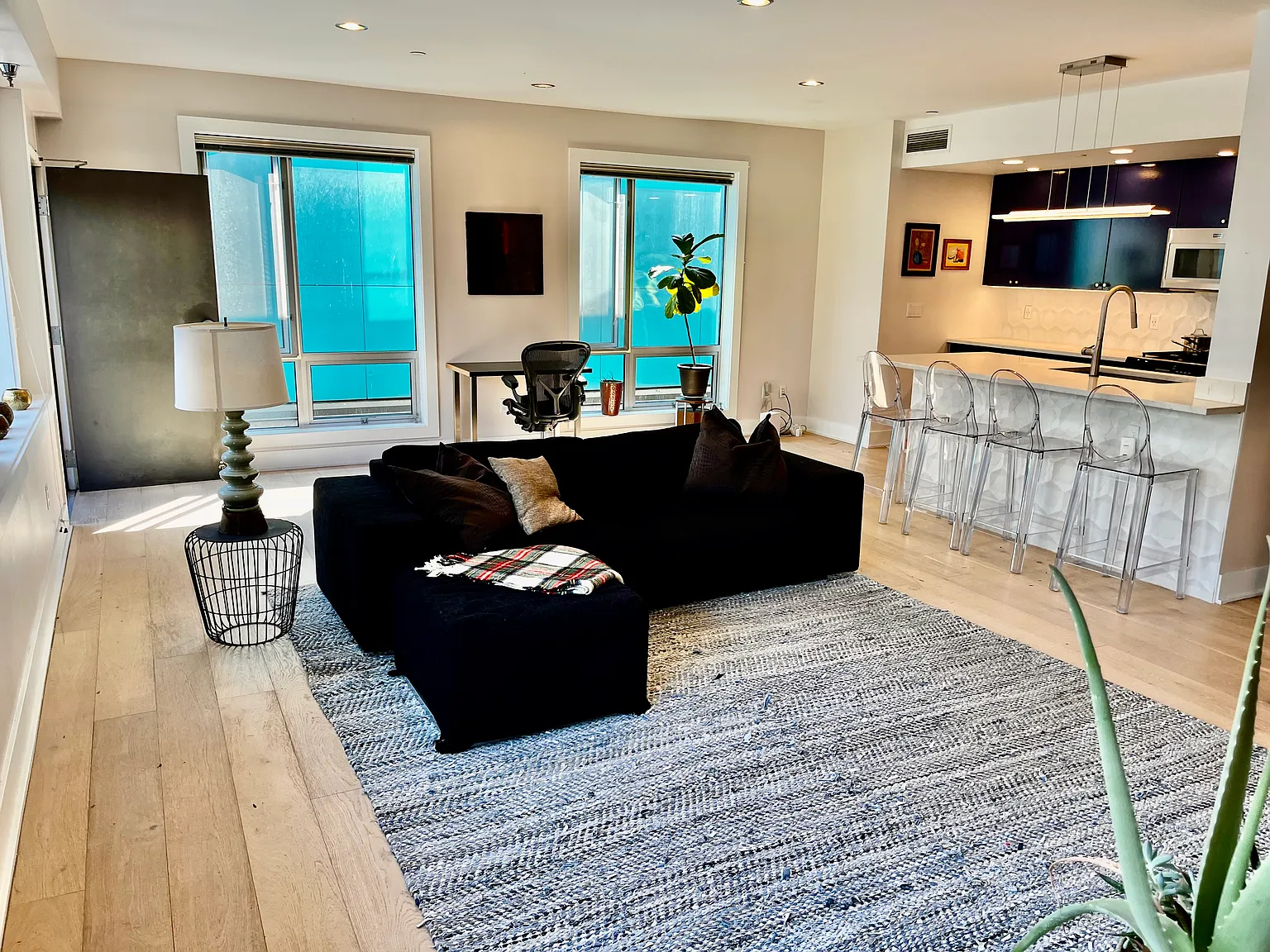 2 bed, 1.5 bath, 1082 sqft, $3,950 — Photo 3