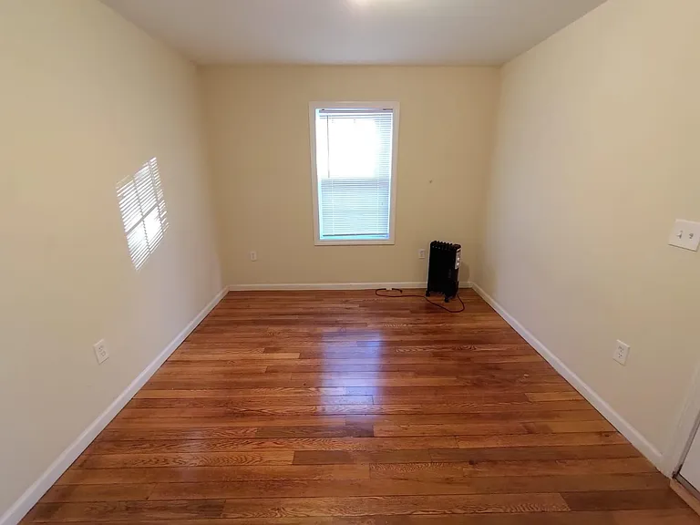 748 Russell St — Photo 14