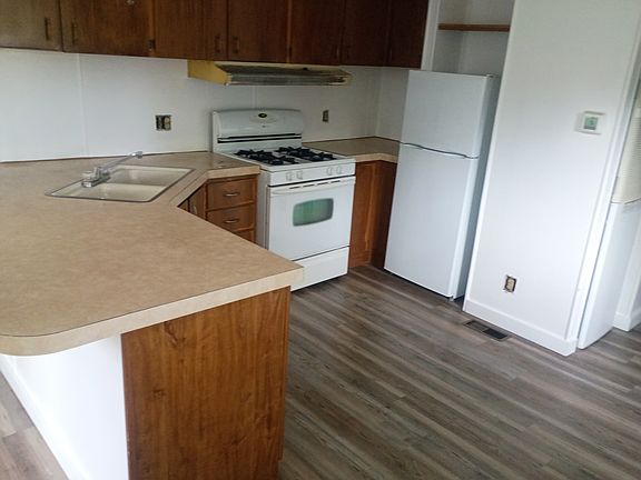 2nd image of 972 E Sunnyview Rd