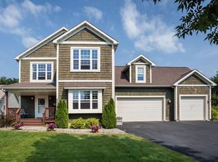 863 Glenmeadow St, River Falls, WI 54022