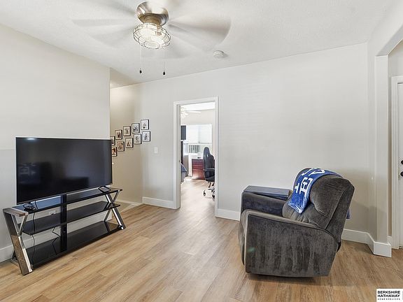 5th image of 710 S Washington St