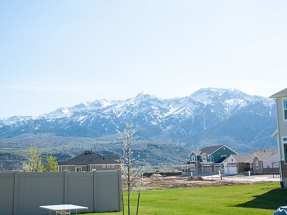 Beautiful views of majestic mountains : Scenes from the back patio