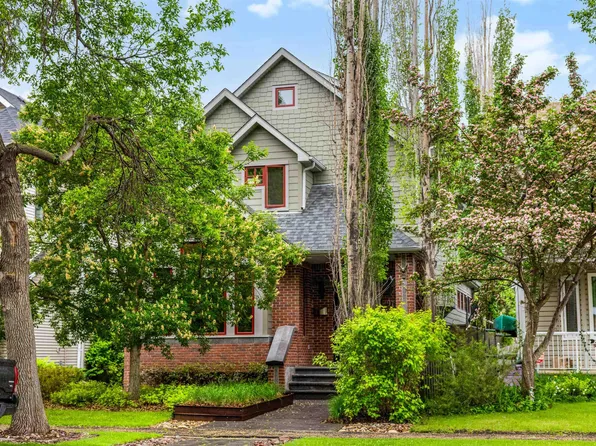 9726 94th St NW, Edmonton, AB T6C 3V9