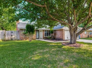 6020 Ridgecrest Dr, Watauga, TX 76148