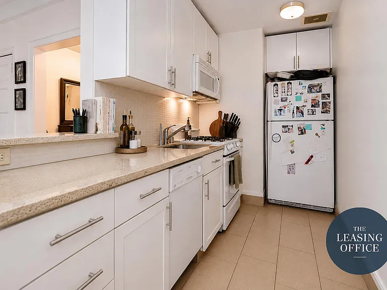 314 W 92nd St #1R — Photo 4