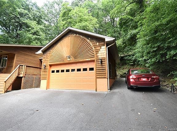 3rd image of 38 Sleepy Hollow Dr