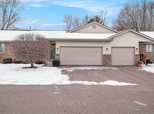 1043 Ironwood Cir NW, Grand Rapids, MI 49534