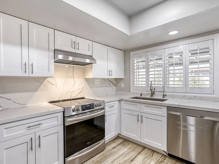4932 W Mercer Ln — Photo 4