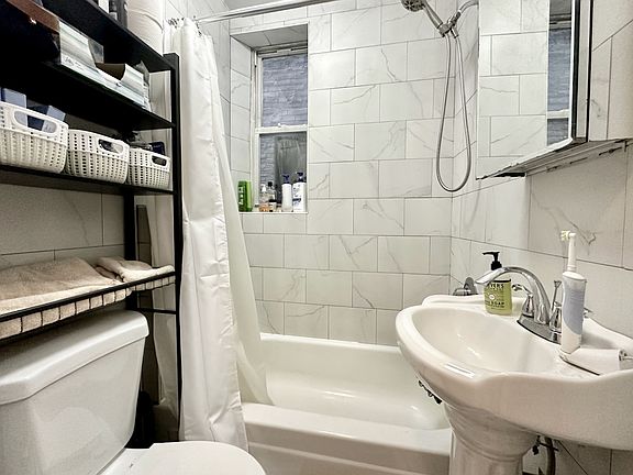 4th image of 448 W 55th St #B3