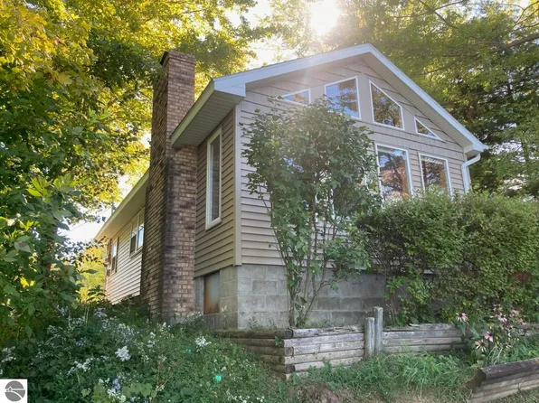 4553 Avalon Dr, Hale, MI 48739