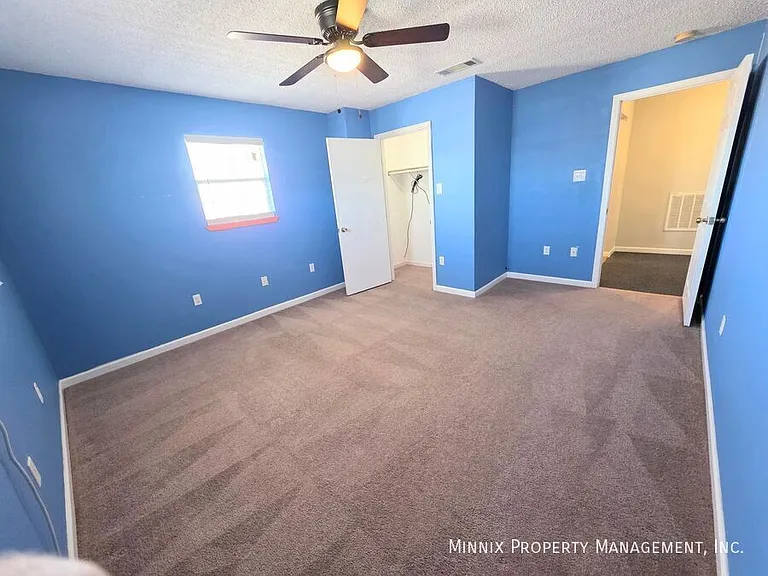 1325 E Cowden Ave — Photo 22