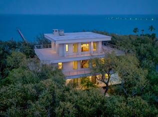 704 N 4th St, Fulton, TX 78358