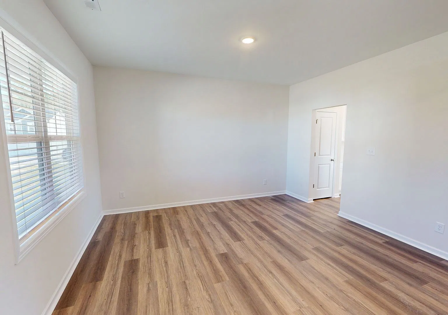 Spacious 5 Bedroom New Construction Home in Raeford! — Photo 4