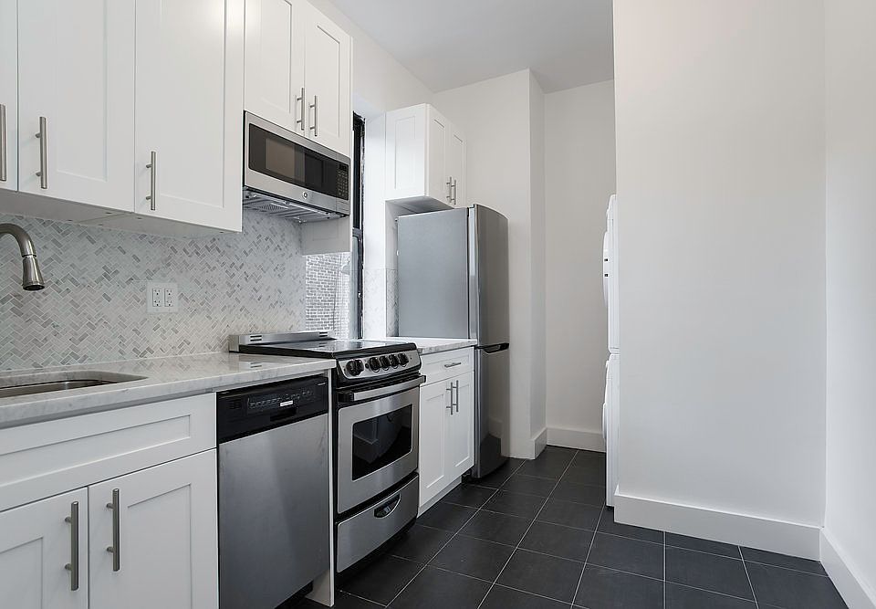 1st image of 372 Saint Johns Pl APT 43