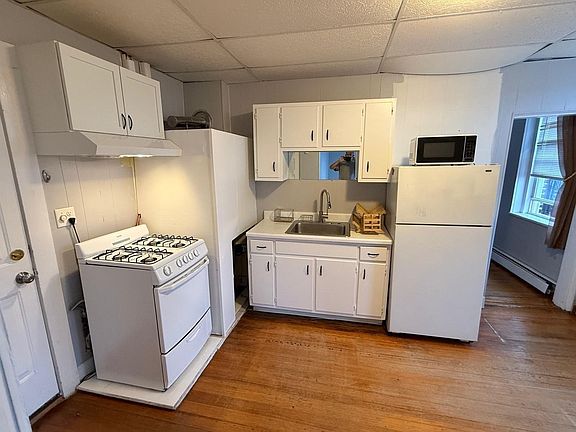 2nd image of 158 Salem St APT 8