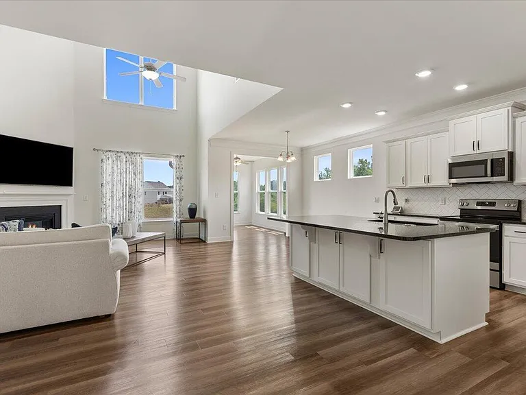 155 Bourne Dr — Photo 5