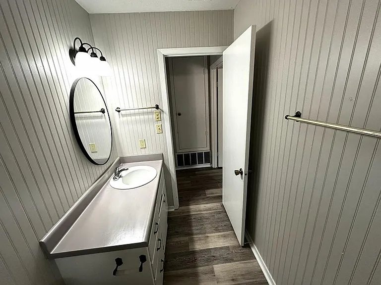 1402 N Adams St #4 — Photo 8
