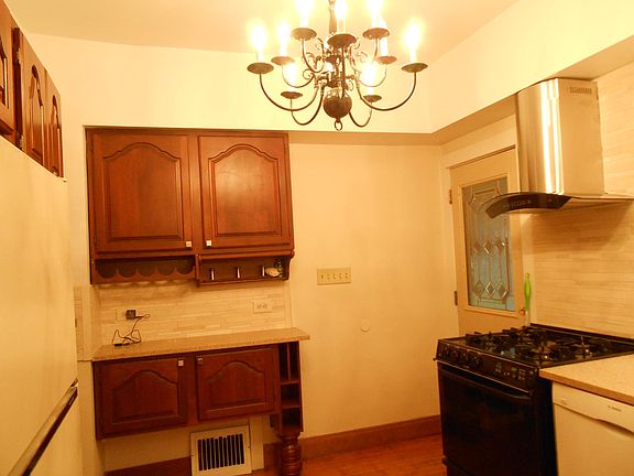 PART OF KITCHEN