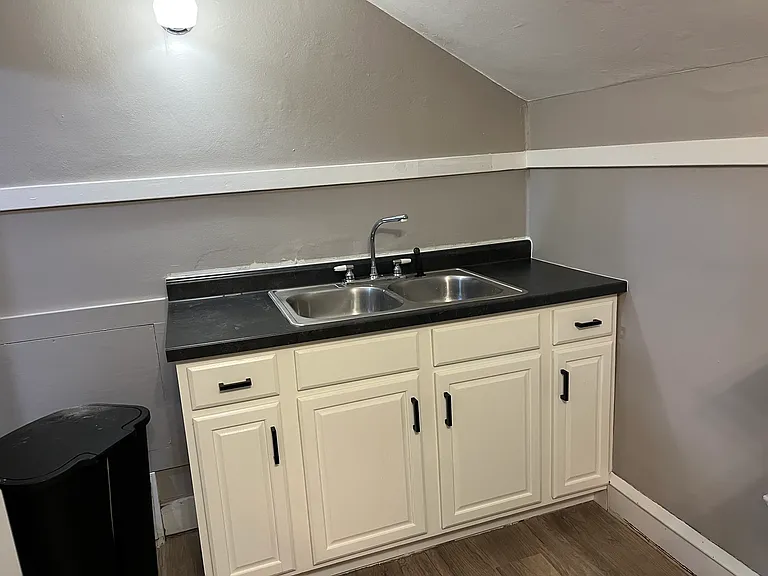 324 N Outagamie St #1/2 — Photo 2