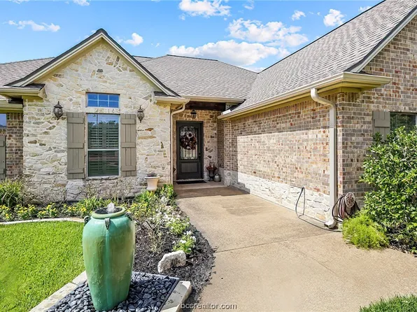 3703 Creston Ln, Bryan, TX 77802