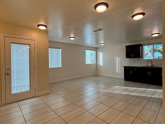 3rd image of 3426 S Norton Ave #1/2