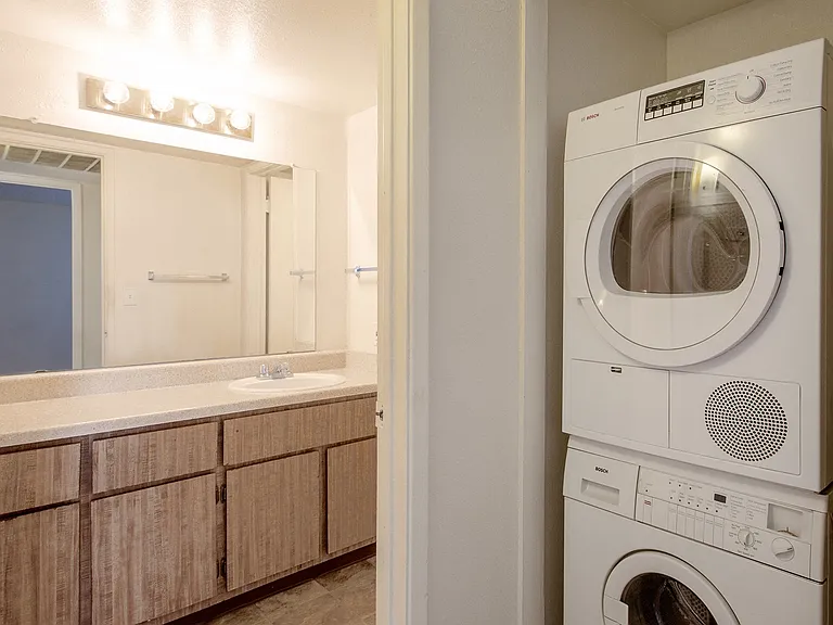 Townhomes on the Park Apartment Homes — Photo 6