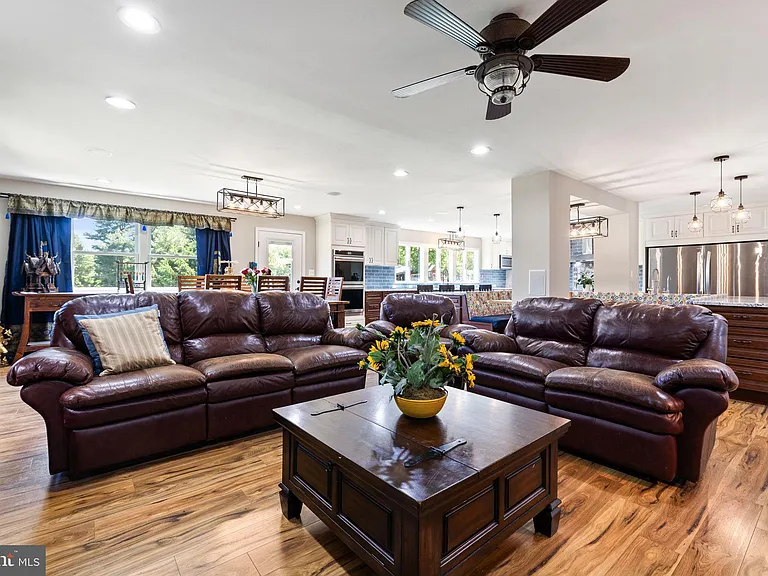 4301 Mountain View Dr — Photo 24