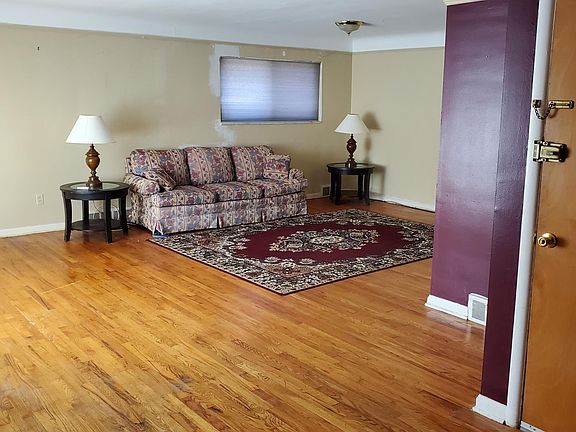 3rd image of 20218 Stratford St
