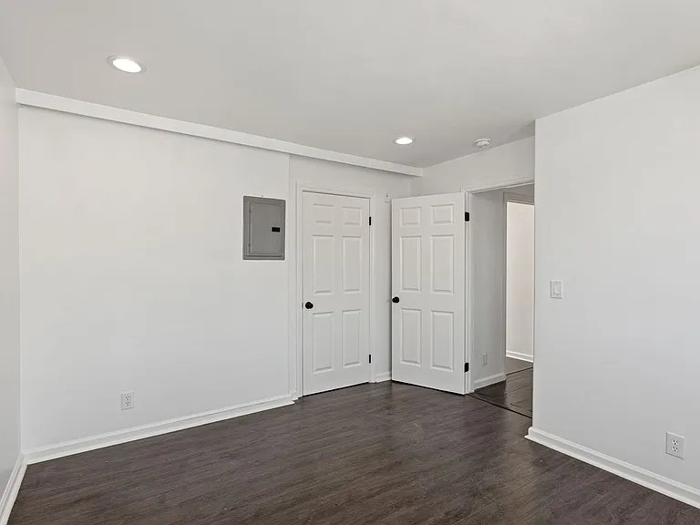 1342 N Highland Ave — Photo 13