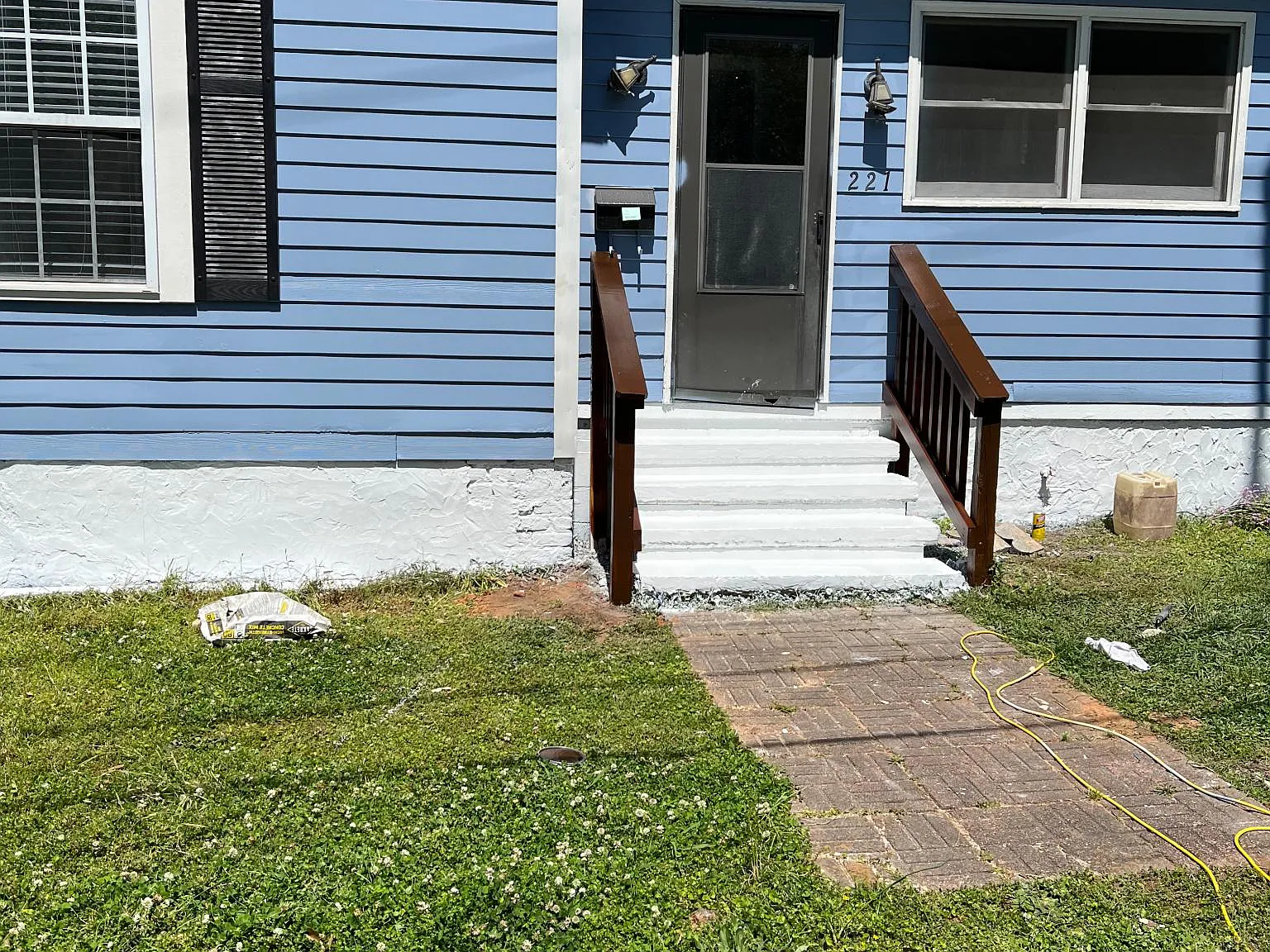 221 N Lee St — Photo 1