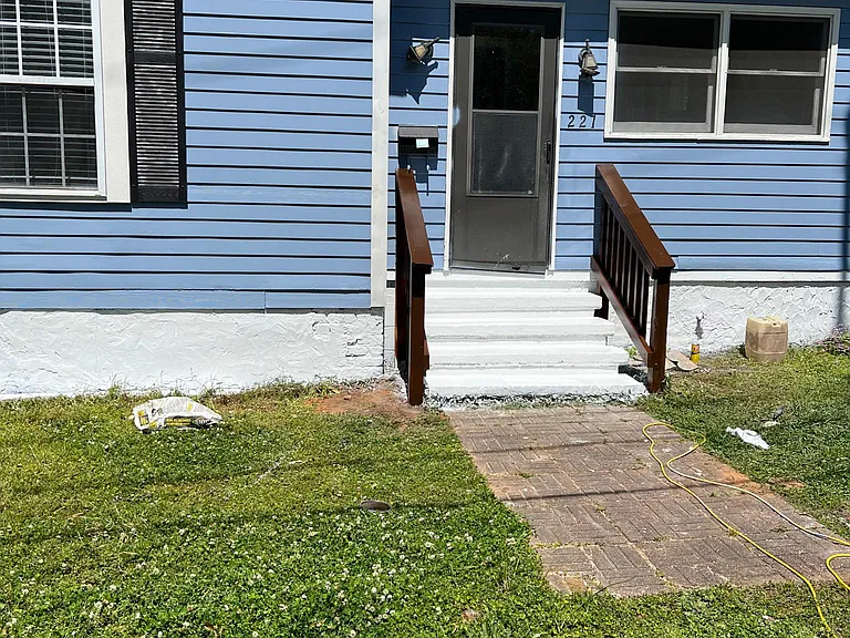 221 N Lee St — Photo 1